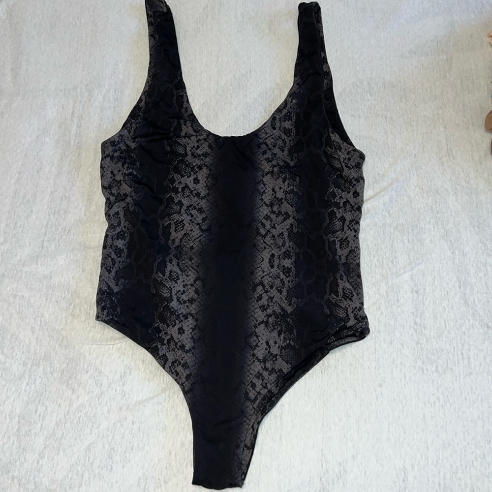 Mai underwear python print size small